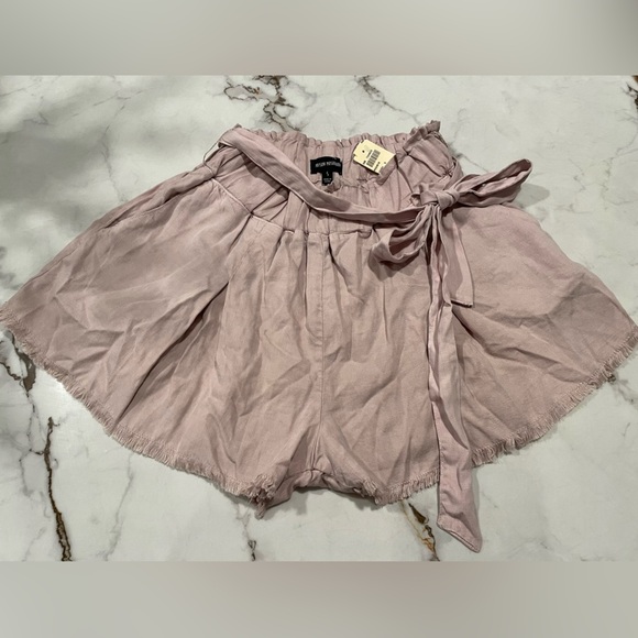 POISON MUSHROOM Short/Skirt with Waist Tie SZ/Small color Cream. - Picture 2 of 7